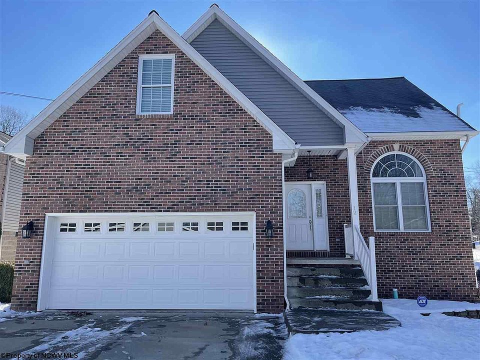 1st image of 12 Windsor Dr