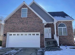 12 Windsor Dr, Bridgeport, WV 26330