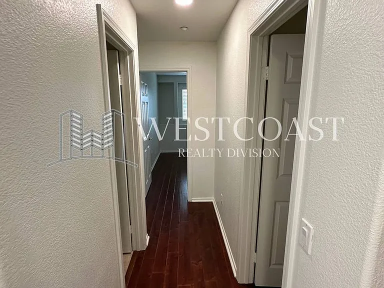 820 Silver Dr — Photo 31