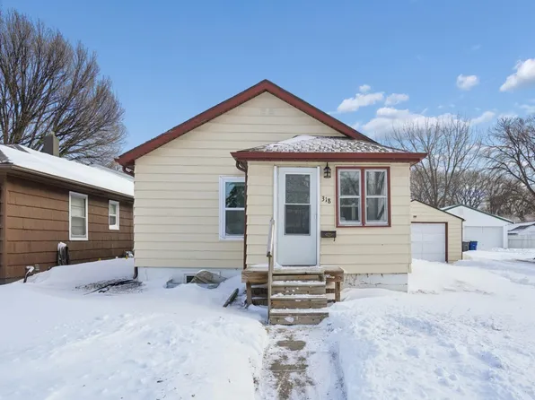 318 12th St N, Moorhead, MN 56560