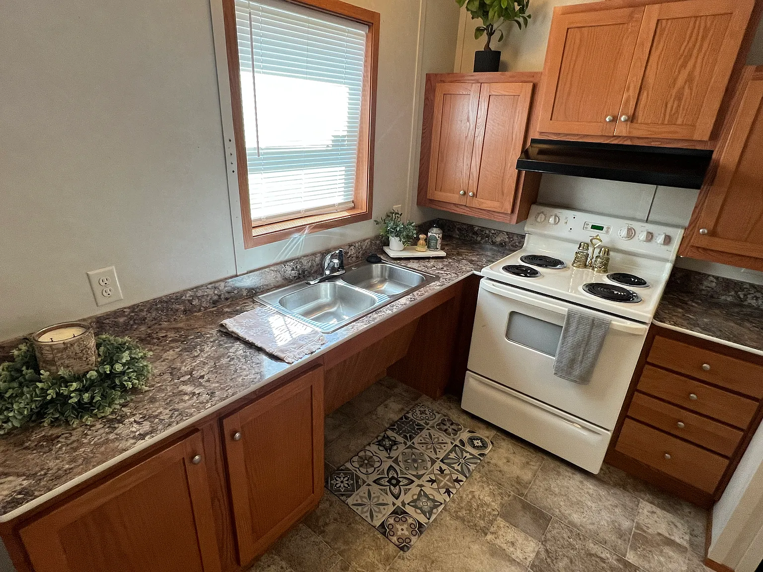 3 bed, 1000 sqft, $1,175 — Photo 2
