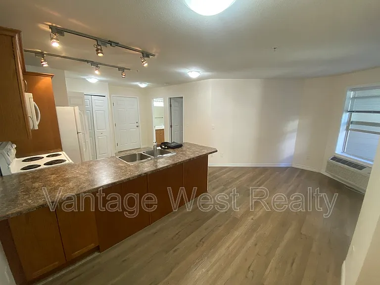 598 Sutherland Ave #203 — Photo 4