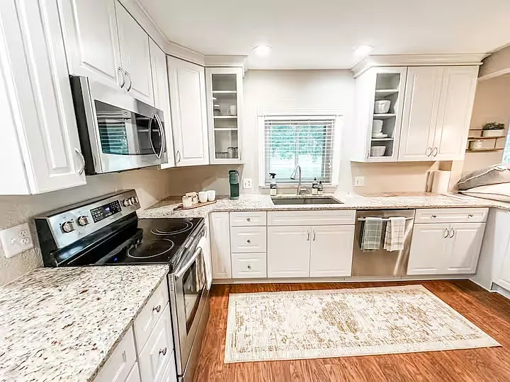 2 bed, 1896 sqft, $2,800 — Photo 2