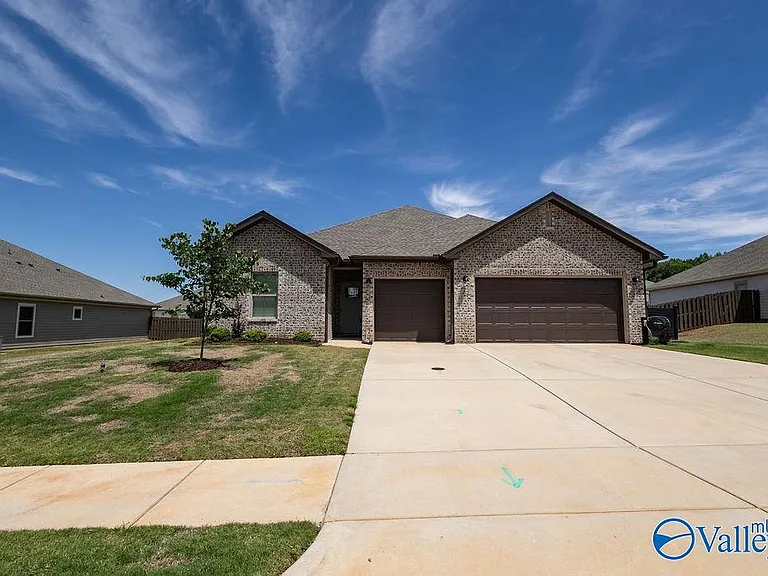 143 Sager Cir — Photo 1