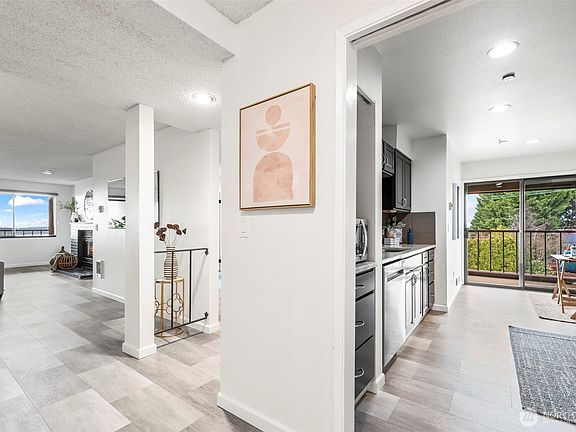 4th image of 1902 S Bridgeport Way W #205
