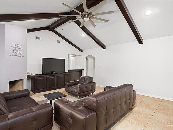 3rd image of 1304 Tulip Cir