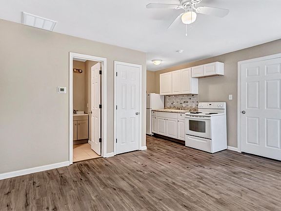 5th image of 2355 Longhorn St