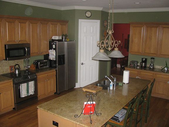 5th image of 3905 W Kensington Ave