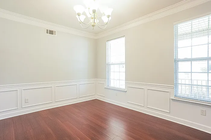 5 bed, 2.5 bath, 2652 sqft, $2,295 — Photo 3