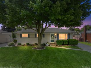 8748 Hamilton East Dr, Sterling Heights, MI