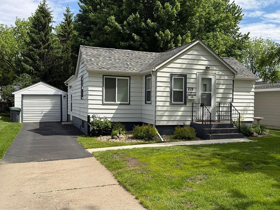 1st image of 219 10th Ave