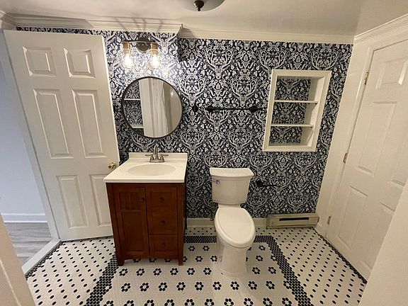 Bathroom with lots of storage