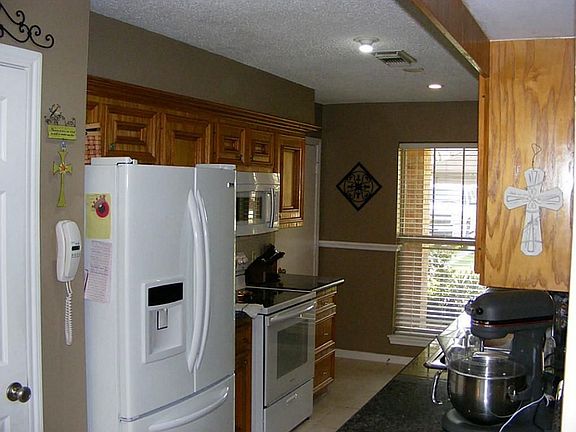 3rd image of 9719 Forest Hollow Dr
