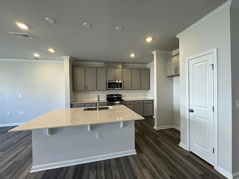 5719 Woodlawn Dr — Photo 6