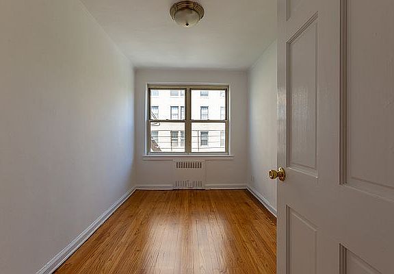 4th image of 100 8th Ave APT 4C