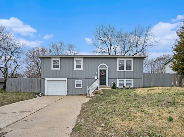 629 S Montclaire Dr, Olathe, KS 66061