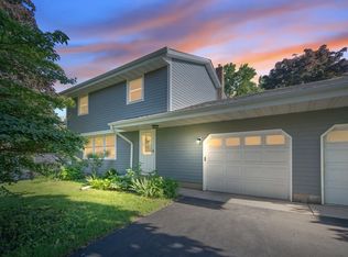 2205 Mapleview Ave E, Maplewood, MN 55109