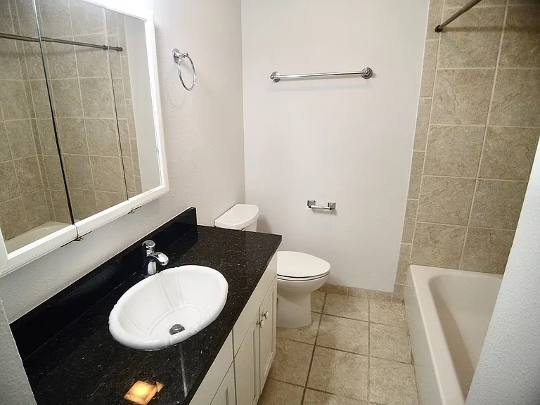 Carrollton — Photo 20
