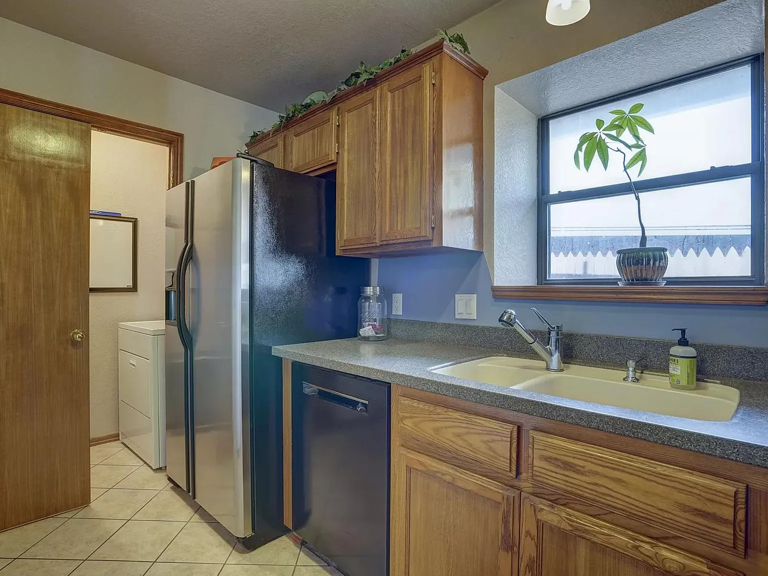 3 bed, 1554 sqft, $1,550 — Photo 4