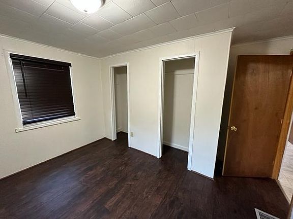 5th image of 326 N Oak St