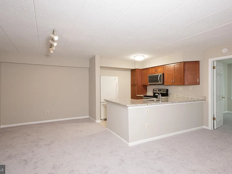 510 Washington Pl #10 — Photo 9