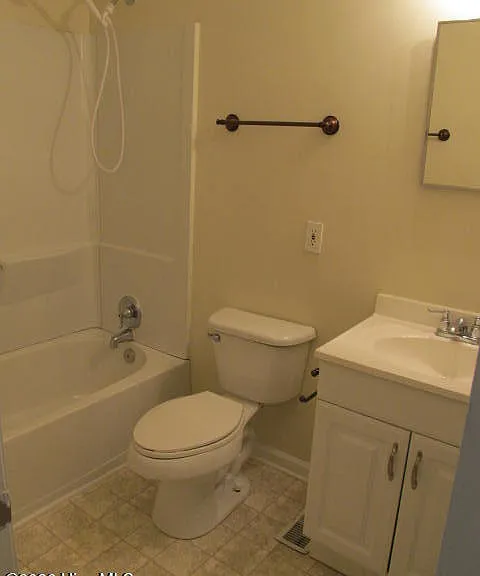306 Greenview Dr — Photo 9
