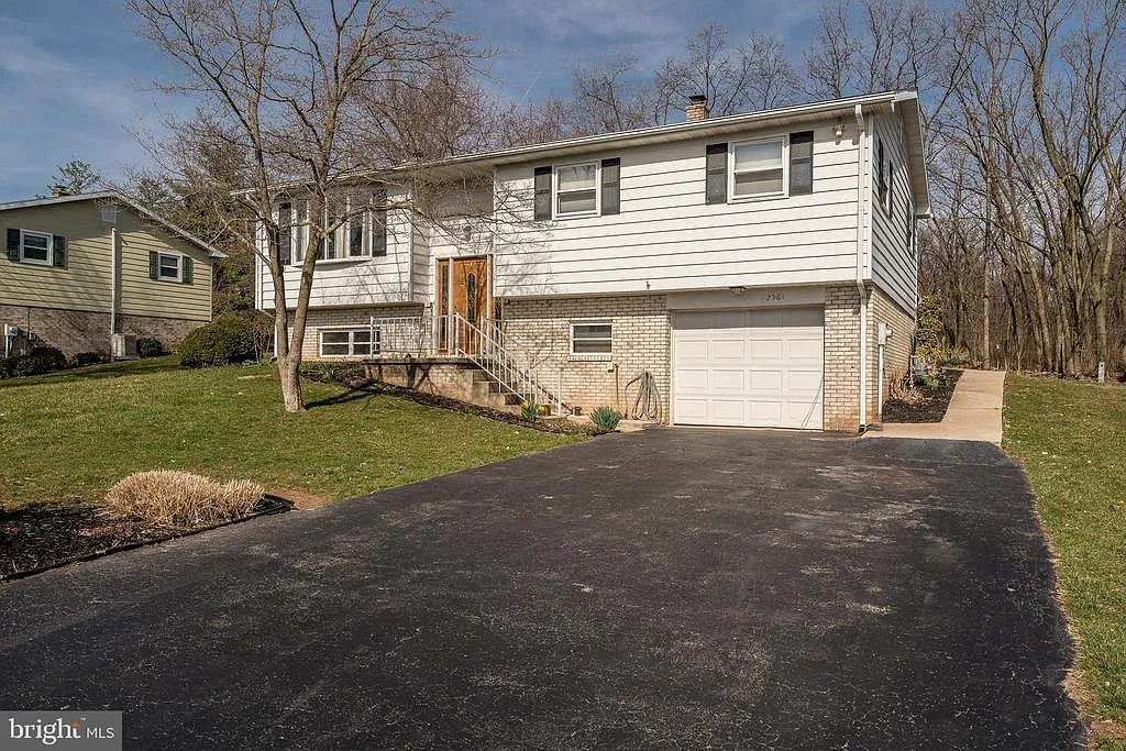 2561 Danielle Dr photo 1