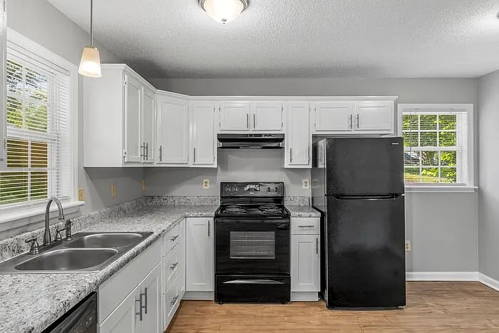 1811 Cody Ave — Photo 11