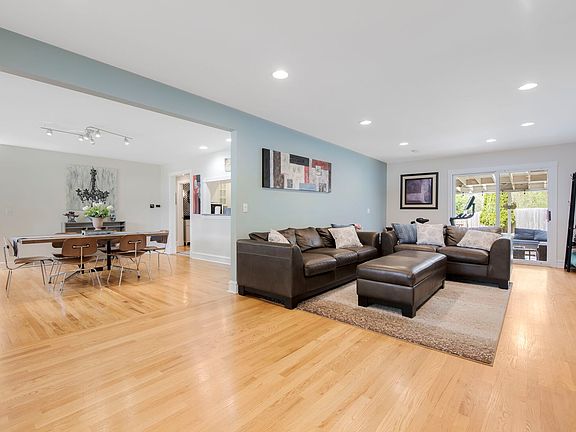 3rd image of 320 Park Dr
