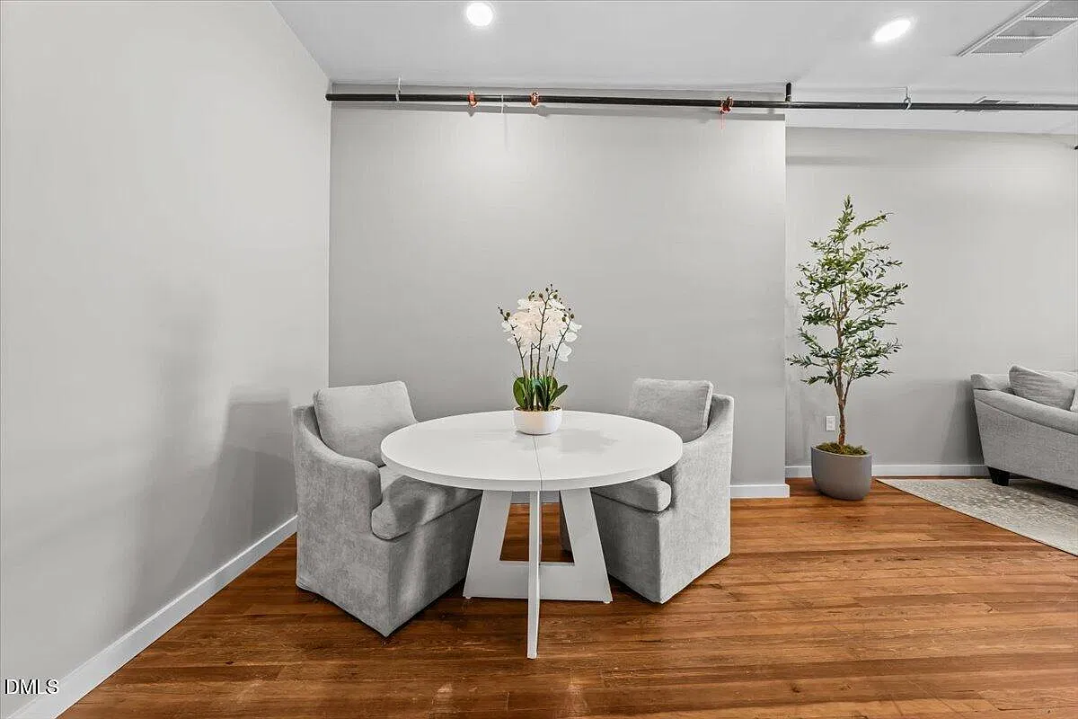 1 bed, 1.0 bath, $1,200 — Photo 3
