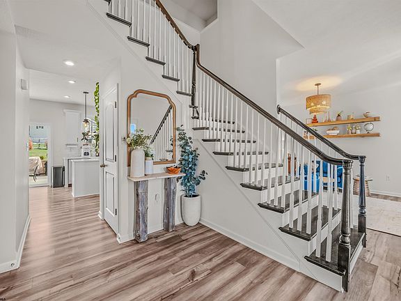 3rd image of 204 Santorini Ave