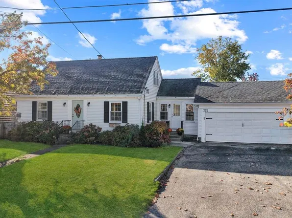 225 Norton St, Riverside, RI 02915