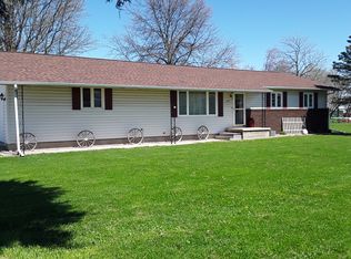 224 W Oak St, Witt, IL 62094