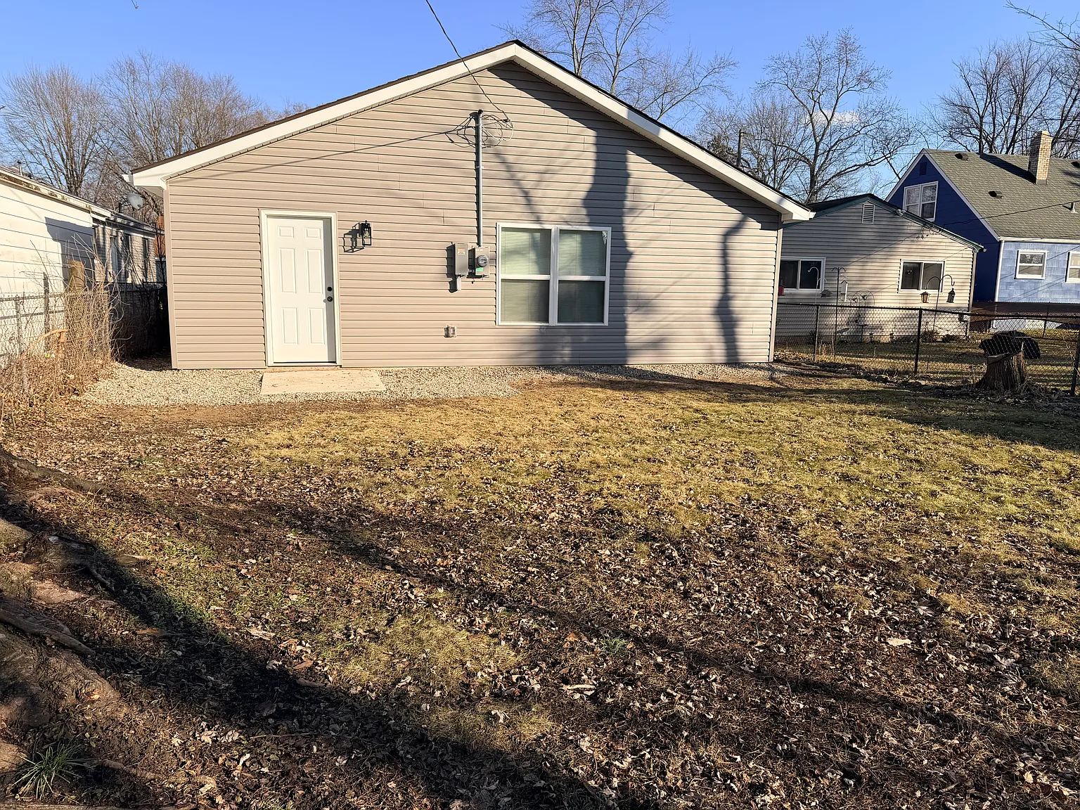 3 bed, 1350 sqft, $2,000 — Photo 2