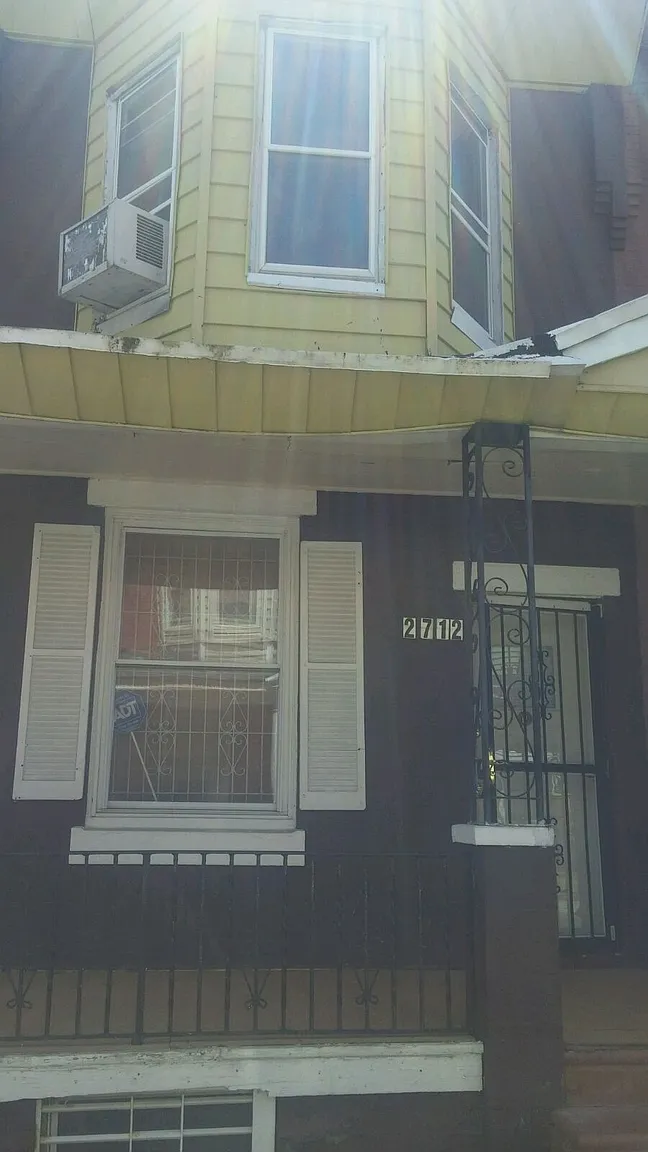 2712 W Seltzer St photo 1