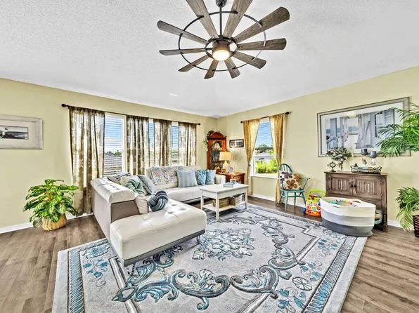 105 Nivana Dr, Crestview, FL 32536