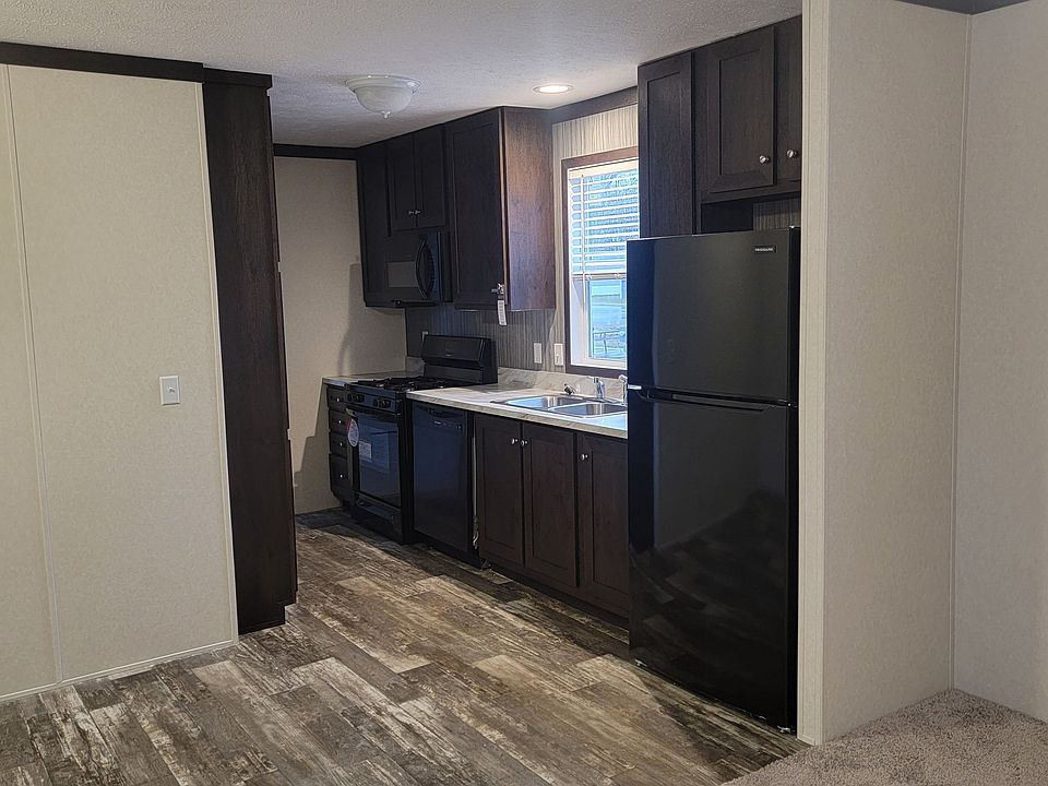 1st image of 158 Birch Ct #158