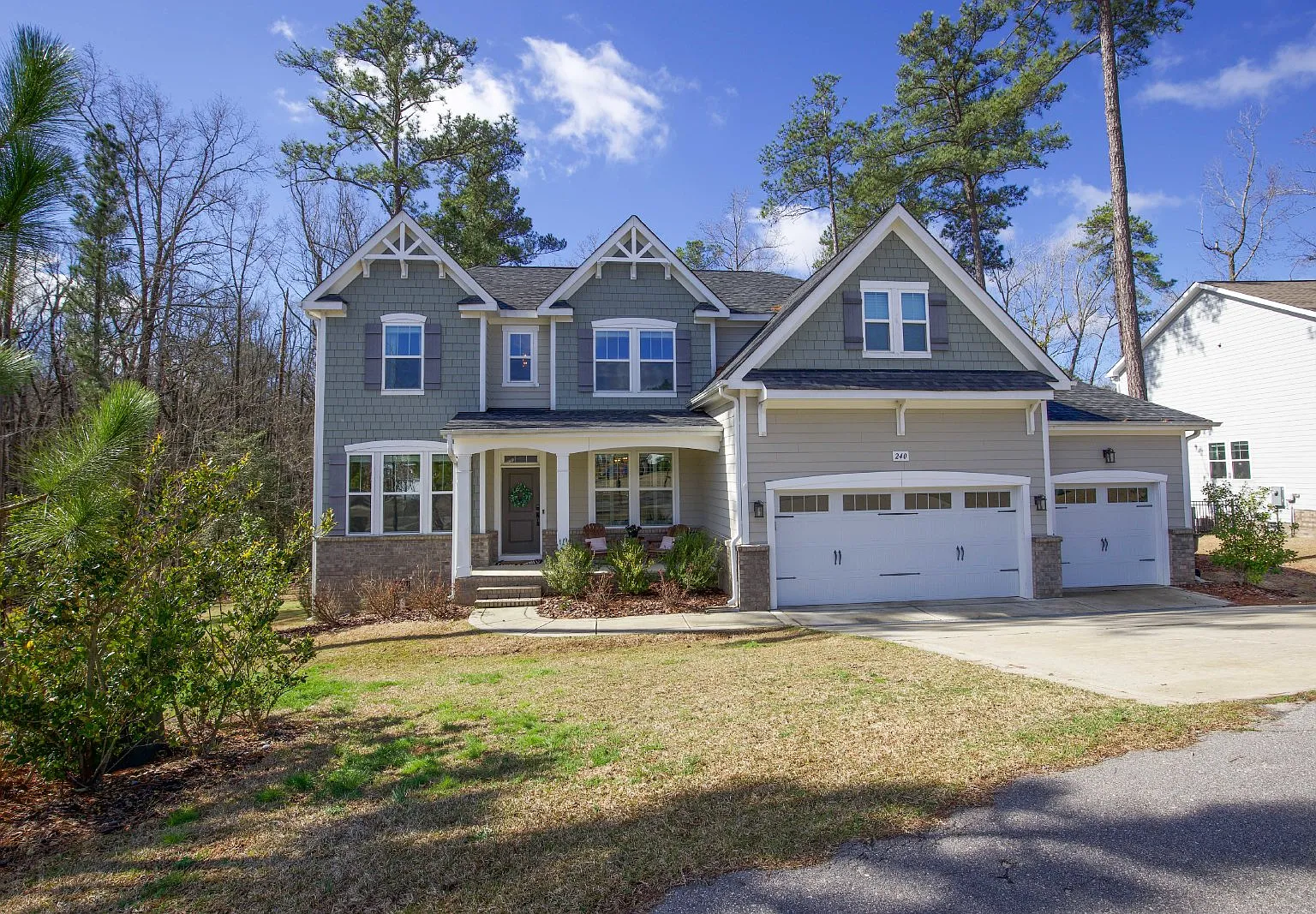 5 bed, 3.0 bath, 3325 sqft, $3,000 — Photo 1