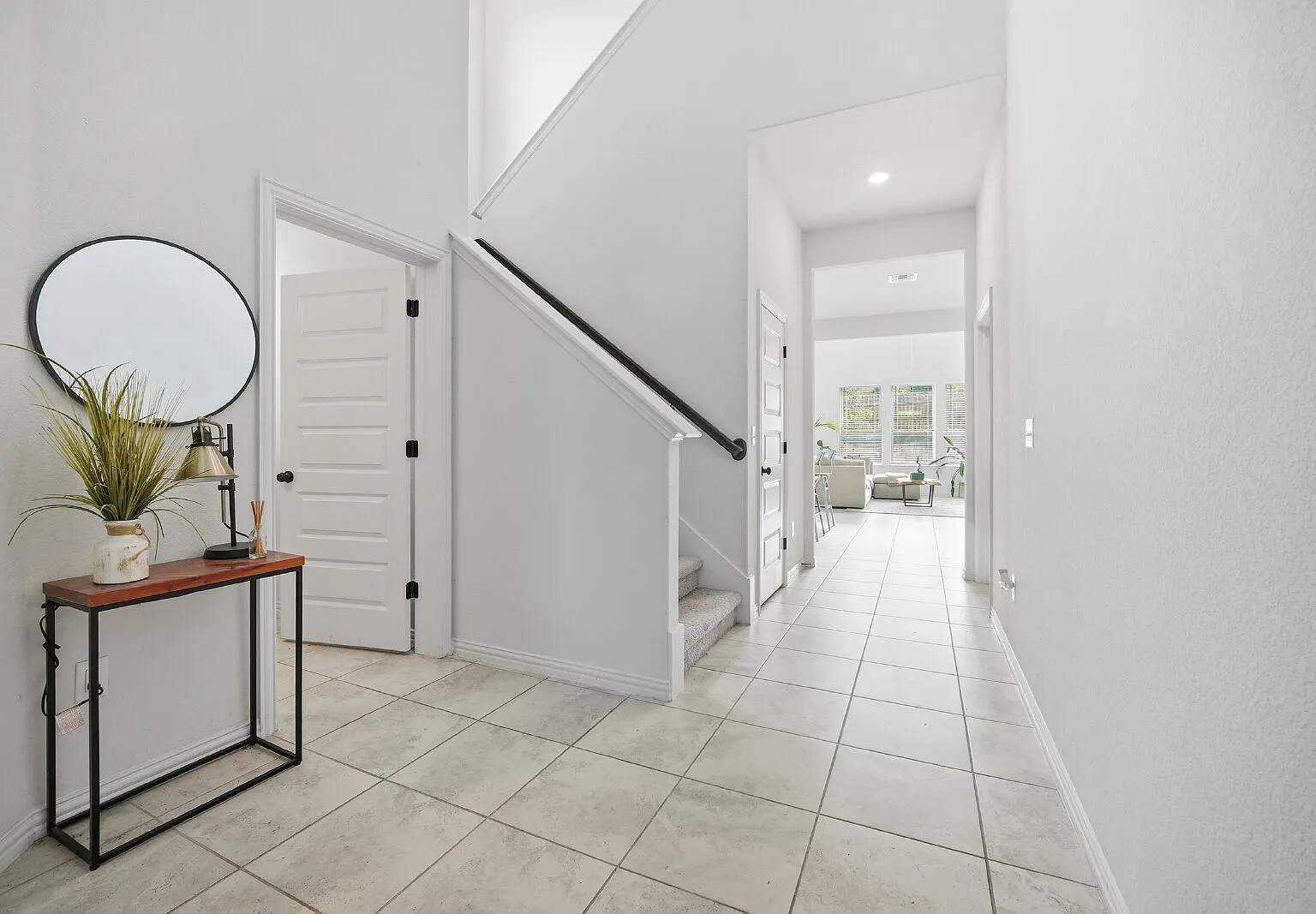 4 bed, 2.5 bath, 2429 sqft, $2,649 — Photo 2