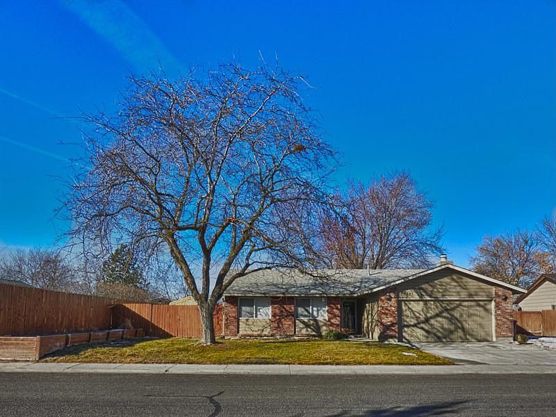 2nd image of 2897 S Quercus Ave