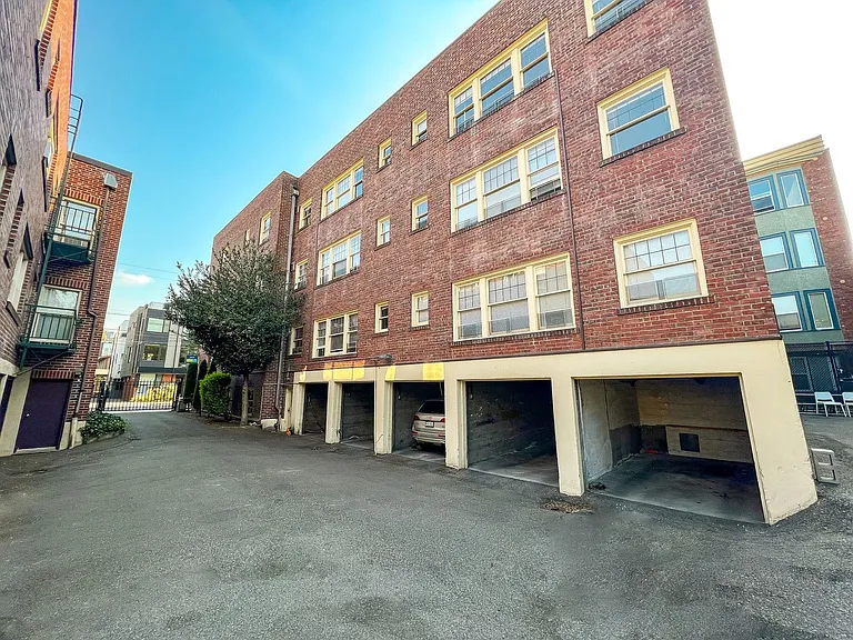Austin Apartments — Photo 21