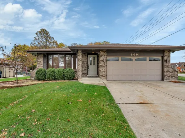 8691 Wood Vale Dr, Darien, IL 60561