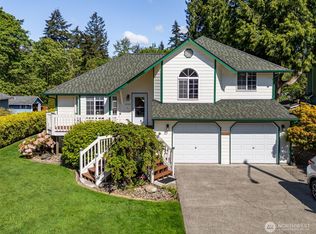 5709 Cedarcrest St NE, Tacoma, WA 98422