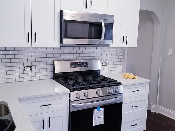 3rd image of 1502 Elgin Ave