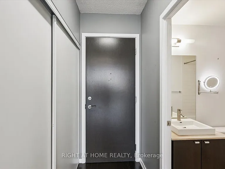 105 Queens Cay W #1607 — Photo 8