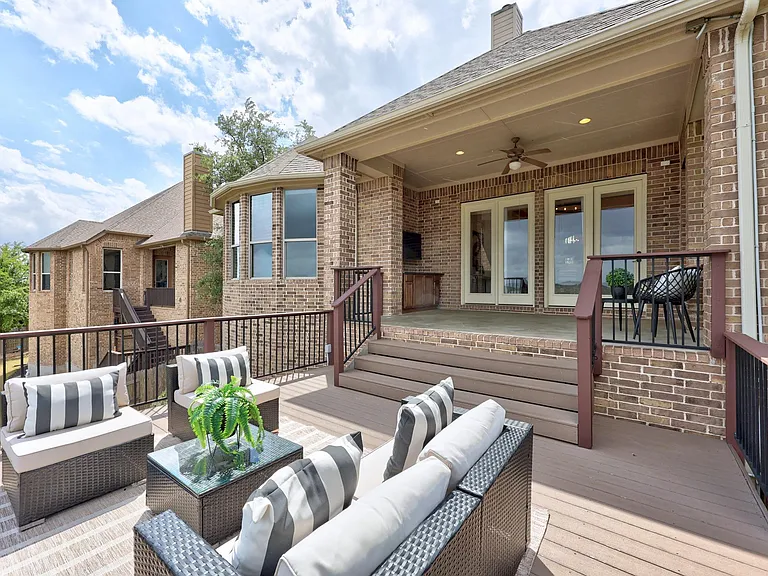 366 Mirafield Ln — Photo 32
