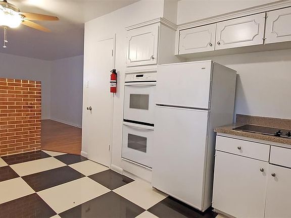 3rd image of 1023 Lyndon St APT 15