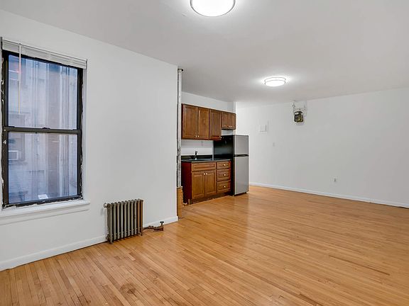 2nd image of 24 E 97th St APT 3