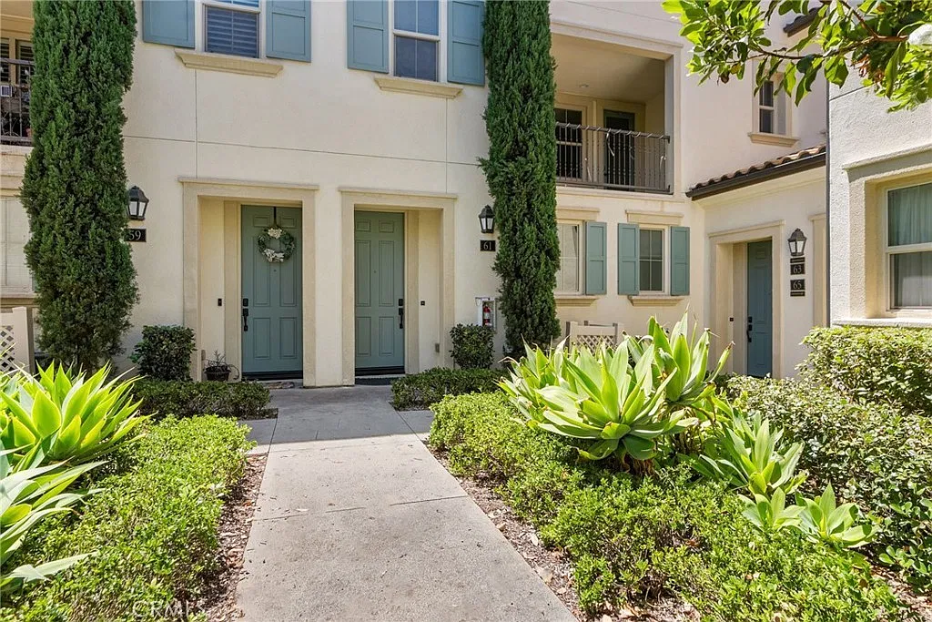 3 bed, 2.5 bath, 1897 sqft, $4,695 — Photo 1