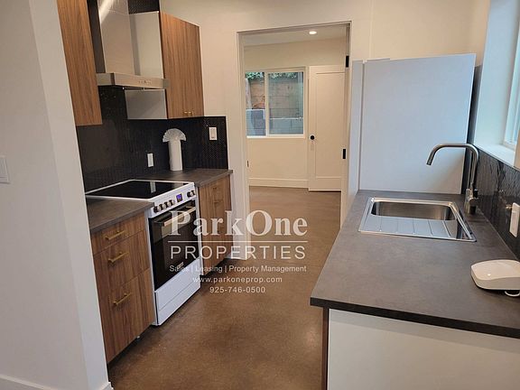 5th image of 1012B Merrithew Dr